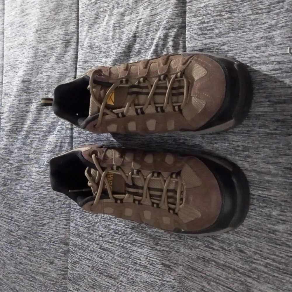 Men's size 11 hiking shoes Denali